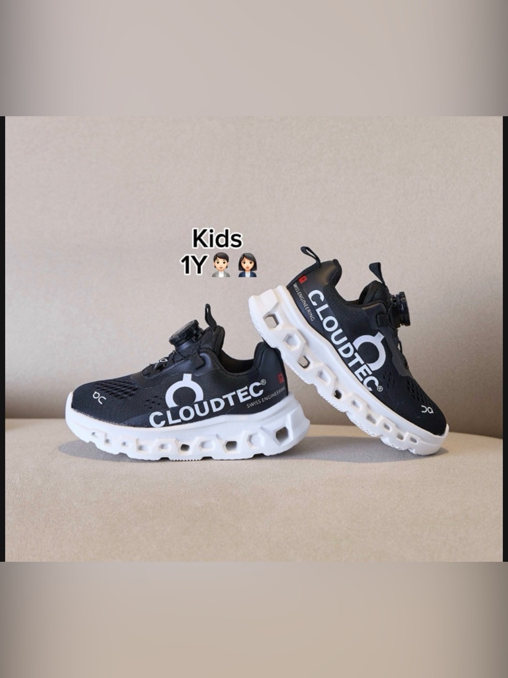 On Running Kids cloud X Black and White Cloud-inspired
Sneakers🙋🏻‍♀️🙋🏻(SIZE 1Y)